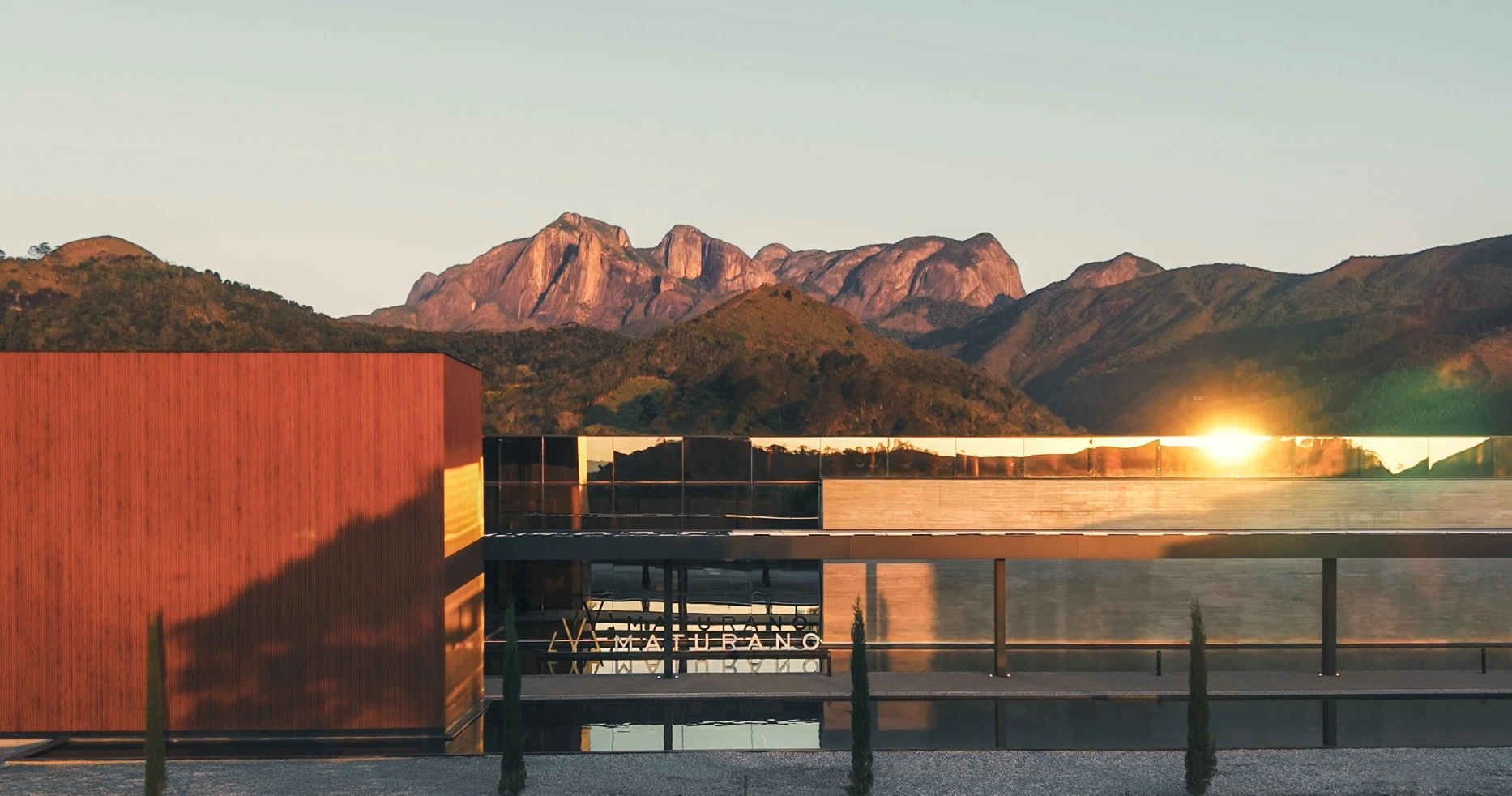 Restaurante Origens e a paisagem da serra ao entardecer